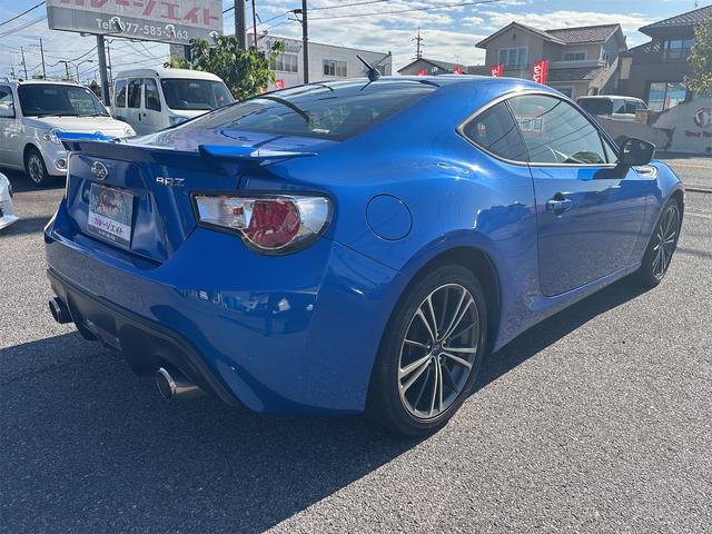 ＢＲＺ Ｒ　５Ｆミッション　エアロパッケージ　１７インチパフォーマンスパッケージ　スポーツインテリアパッケージ　フルセグナビ　ＨＩＤヘッドライト　ＥＴＣ　ワンオーナー（8枚目）