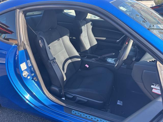 ＢＲＺ Ｒ　５Ｆミッション　エアロパッケージ　１７インチパフォーマンスパッケージ　スポーツインテリアパッケージ　フルセグナビ　ＨＩＤヘッドライト　ＥＴＣ　ワンオーナー（11枚目）