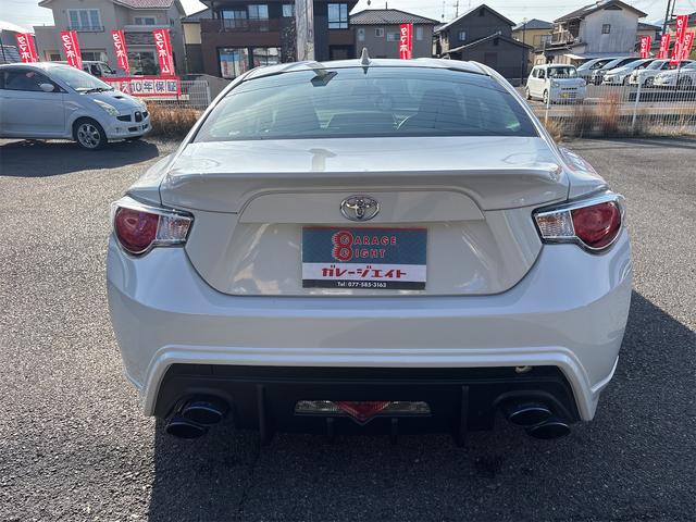 ８６ ＧＴ　６Ｆミッション　フロントサイドＴＲＤエアロ　リアＴｏｍ’ｓエアロ　Ｔｏｍ’ｓマフラー　ナビ　ＴＶ　クイックシフト　ＥＴＣ（3枚目）