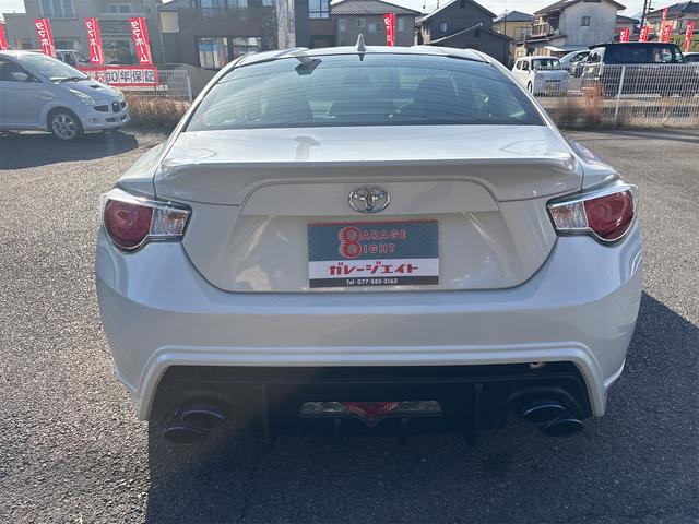 ８６ ＧＴ　６Ｆミッション　フロントサイドＴＲＤエアロ　リアＴｏｍ’ｓエアロ　Ｔｏｍ’ｓマフラー　ナビ　ＴＶ　クイックシフト　ＥＴＣ（4枚目）