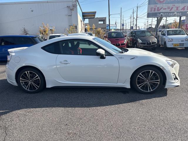 ８６ ＧＴ　６Ｆミッション　フロントサイドＴＲＤエアロ　リアＴｏｍ’ｓエアロ　Ｔｏｍ’ｓマフラー　ナビ　ＴＶ　クイックシフト　ＥＴＣ（6枚目）