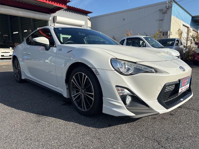 ８６ ＧＴ　６Ｆミッション　フロントサイドＴＲＤエアロ　リアＴｏｍ’ｓエアロ　Ｔｏｍ’ｓマフラー　ナビ　ＴＶ　クイックシフト　ＥＴＣ（7枚目）