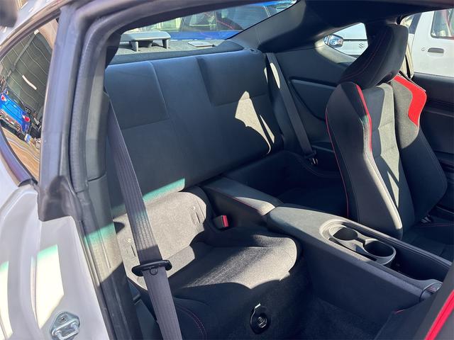 ８６ ＧＴ　６Ｆミッション　フロントサイドＴＲＤエアロ　リアＴｏｍ’ｓエアロ　Ｔｏｍ’ｓマフラー　ナビ　ＴＶ　クイックシフト　ＥＴＣ（13枚目）