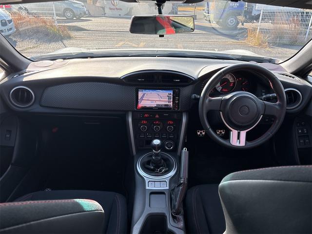 ８６ ＧＴ　６Ｆミッション　フロントサイドＴＲＤエアロ　リアＴｏｍ’ｓエアロ　Ｔｏｍ’ｓマフラー　ナビ　ＴＶ　クイックシフト　ＥＴＣ（14枚目）