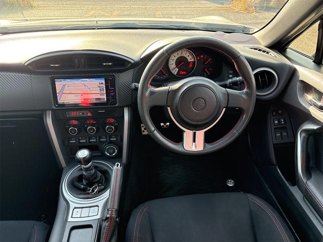 ８６ ＧＴ　６Ｆミッション　フロントサイドＴＲＤエアロ　リアＴｏｍ’ｓエアロ　Ｔｏｍ’ｓマフラー　ナビ　ＴＶ　クイックシフト　ＥＴＣ（15枚目）