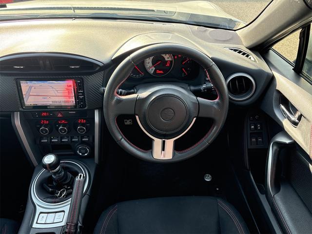 ８６ ＧＴ　６Ｆミッション　フロントサイドＴＲＤエアロ　リアＴｏｍ’ｓエアロ　Ｔｏｍ’ｓマフラー　ナビ　ＴＶ　クイックシフト　ＥＴＣ（16枚目）