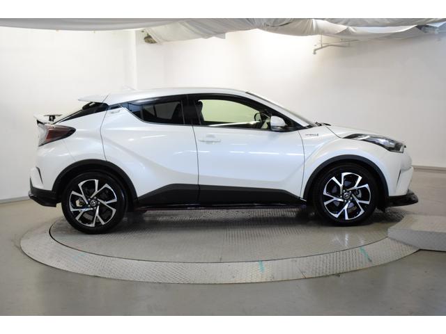 Ｃ－ＨＲ Ｇ　革シート　フルセグ　メモリーナビ　ＤＶＤ再生　ミュージックプレイヤー接続可　バックカメラ　衝突被害軽減システム　ＥＴＣ　ＬＥＤヘッドランプ　フルエアロ　記録簿（4枚目）