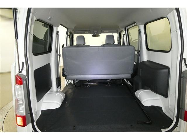 タウンエースバン ＧＬ　盗難防止装置　エアバッグ　ＤＶＤ再生　切替４ＷＤ　メモリーナビ　パワーステアリング　フルセグ　ミュージックプレイヤー接続可　助手席エアバック　横滑り防止機能　ＡＢＳ　マニュアルエアコン　ワイヤレスキー（14枚目）