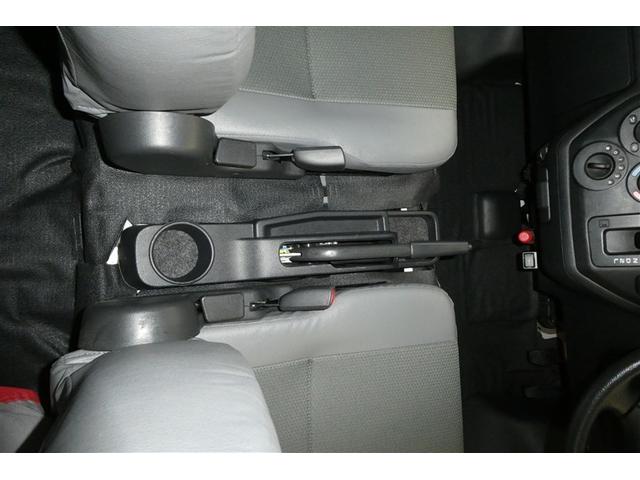 タウンエースバン ＧＬ　盗難防止装置　エアバッグ　ＤＶＤ再生　切替４ＷＤ　メモリーナビ　パワーステアリング　フルセグ　ミュージックプレイヤー接続可　助手席エアバック　横滑り防止機能　ＡＢＳ　マニュアルエアコン　ワイヤレスキー（35枚目）