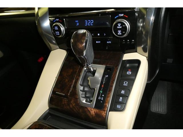 アルファードハイブリッド Ｘ　両電動ドア　ＬＥＤヘッドライト　横滑り防止　ＥＴＣ車載器　クルコン　リアオートエアコン　メモリーナビ　キーレス　ナビ＆ＴＶ　４ＷＤ　ＤＶＤ再生　３列シート　サンルーフ　スマートキー　盗難防止装置　ＰＳ（31枚目）