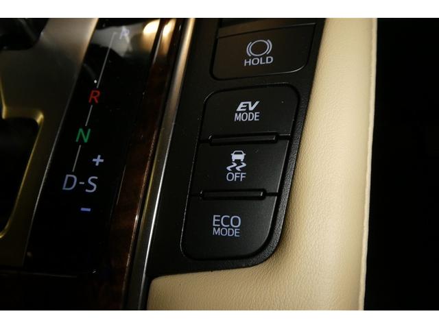 アルファードハイブリッド Ｘ　両電動ドア　ＬＥＤヘッドライト　横滑り防止　ＥＴＣ車載器　クルコン　リアオートエアコン　メモリーナビ　キーレス　ナビ＆ＴＶ　４ＷＤ　ＤＶＤ再生　３列シート　サンルーフ　スマートキー　盗難防止装置　ＰＳ（32枚目）