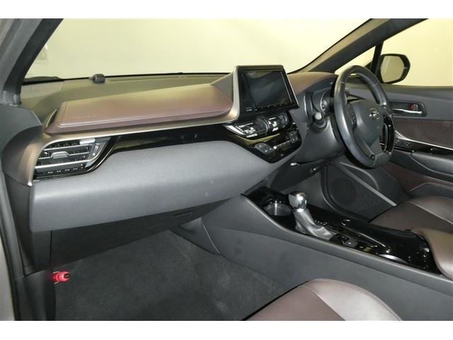 すっきりとしたデザインの内装は、さすがトヨタ車の上品さを感じます。