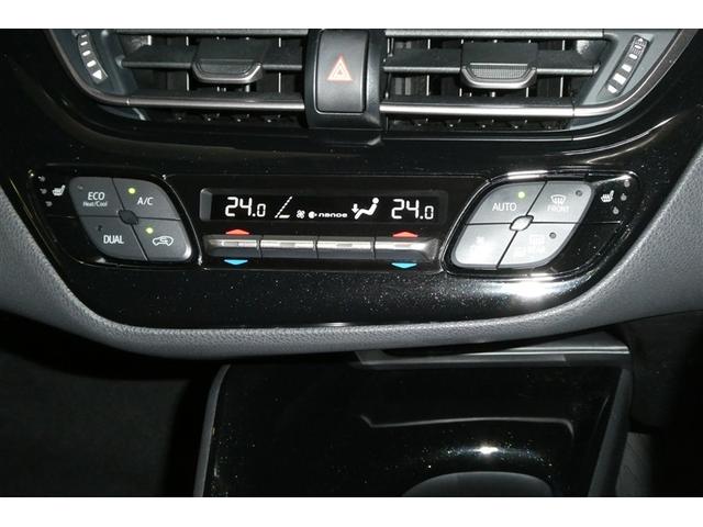 左右独立温度コントロールフルオートエアコンです。運転席、助手席それぞれで独立して温度設定ができます。冷え性の方が乗っても安心ですね♪