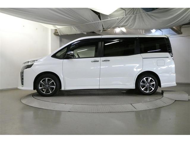 ヴォクシー ZS 煌 地上デジタル TSS 両側パワードア アイドリングストップ車 パワーウィンド 横滑防止 DVD可 フルフラットシート 盗難防止装置 スマートエントリー Bカメラ LEDヘッドライト メモリーナビ AW(4枚目)