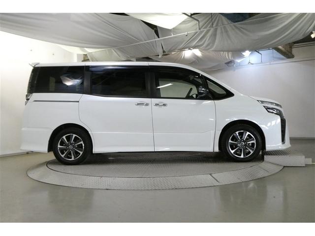 ヴォクシー ZS 煌 地上デジタル TSS 両側パワードア アイドリングストップ車 パワーウィンド 横滑防止 DVD可 フルフラットシート 盗難防止装置 スマートエントリー Bカメラ LEDヘッドライト メモリーナビ AW(6枚目)