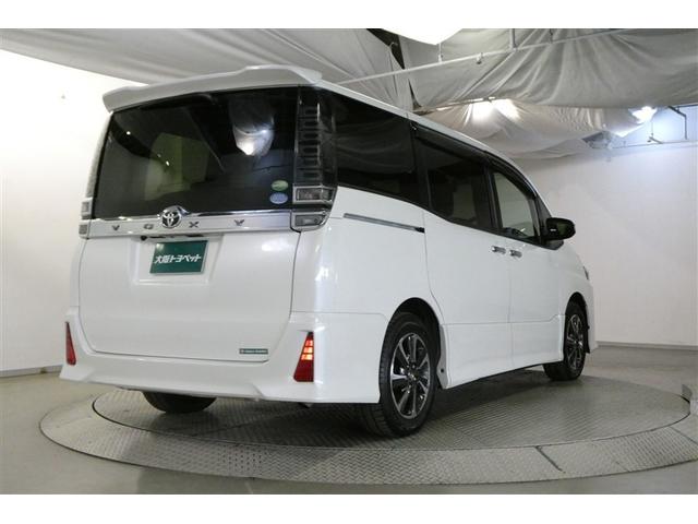 ヴォクシー ZS 煌 地上デジタル TSS 両側パワードア アイドリングストップ車 パワーウィンド 横滑防止 DVD可 フルフラットシート 盗難防止装置 スマートエントリー Bカメラ LEDヘッドライト メモリーナビ AW(9枚目)