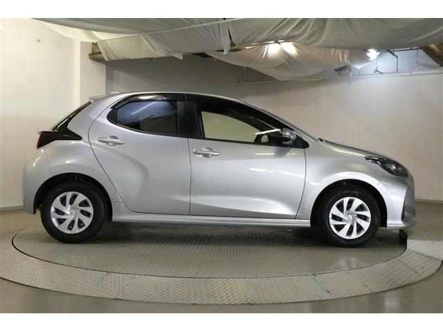 ヤリス X PCS 横滑り防止装置付き ワイヤレスキー 盗難防止 サイドエアバック エアコン Wエアバッグ パワーウインドウ ETC付き パワステ 運転席エアバッグ ナビ メディアプレイヤー接続 ABS(5枚目)