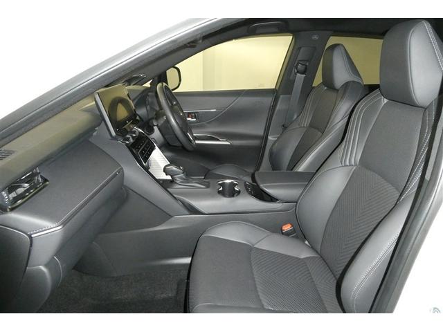 高いホールド性で運転姿勢が安定します。長距離ドライブでも疲れにくいのが魅力です。快適なドライビングライフをお送りください♪