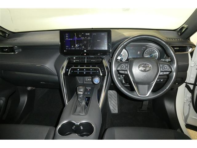 運転席周りのレイアウトをご覧ください。ナビゲーションが綺麗に装着されすっきり収まってますね！