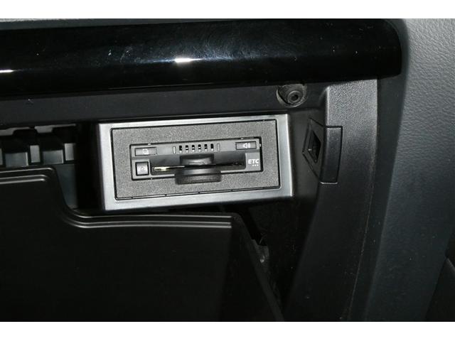 ＥＴＣ付きです。高速道路料金所での小銭の出し入れや雨天時における窓の開け閉めなどの煩わしさが解消できます。料金所の通過もスムーズで快適ですよ。