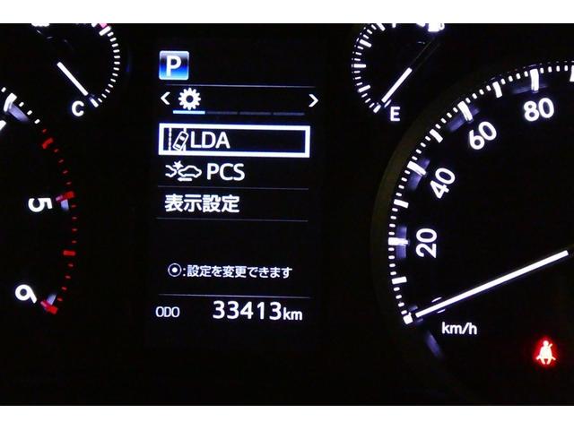 【レーンディパーチャーアラート】道路上の白線（黄線）をカメラで認識、ドライバーがウインカー操作を行わずに車線を逸脱する可能性がある場合、ブザーとディスプレイで注意喚起。