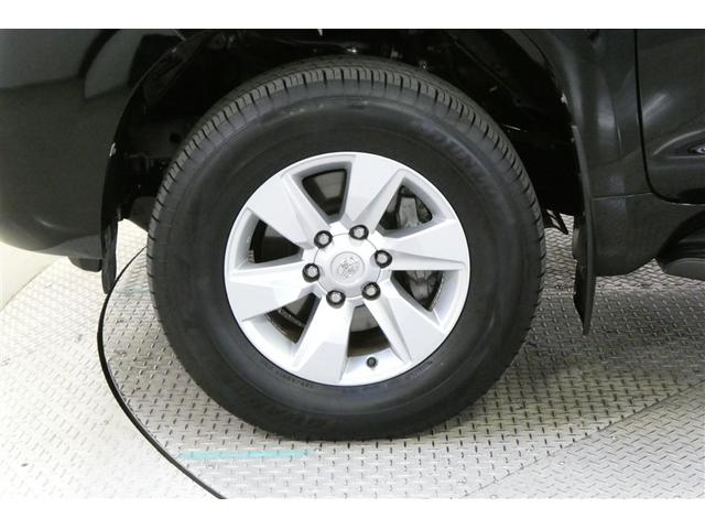 タイヤ溝も十分あります！安全快適なドライブを是非このクルマで！