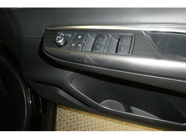 ハリアー Ｚ　盗難防止　パノラマルーフ　運転席パワーシート　地デジ　横滑防止装置　リアビューカメラ　ヘッドライトＬＥＤ　アルミホイール　Ｗエアバッグ　キーレス　ドラレコ付き　スマートキ－　サイドエアバッグ　エアコン（28枚目）