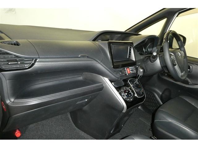 �C���p�l����́A������̓͂��ʒu�ɑ���{�^�����z�u����Ă���A�h���C�o�[�̎g�����肪�l������Ă��܂���