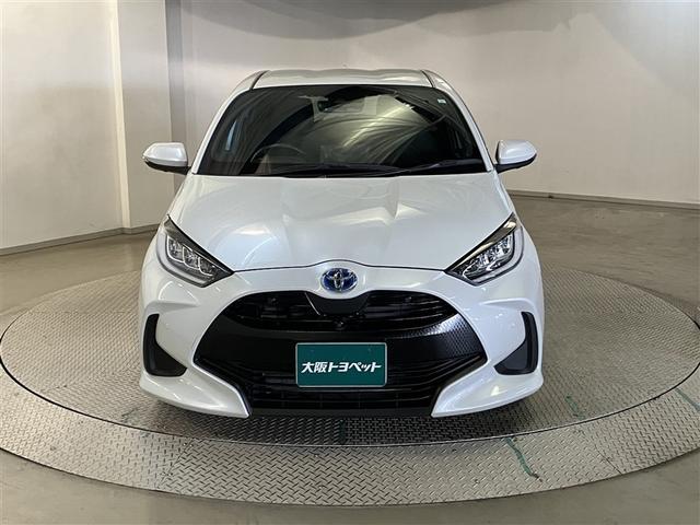 ヤリス ハイブリッドＺ　スマートキー＆プッシュスタート　パワーウィンドウ　フルセグＴＶ　サイドエアバッグ　ナビ＆ＴＶ　ＬＥＤライト　ドラレコ付　パワーステアリング　ＥＴＣ装備　横滑防止装置　メディアプレイヤー接続　クルコン（2枚目）