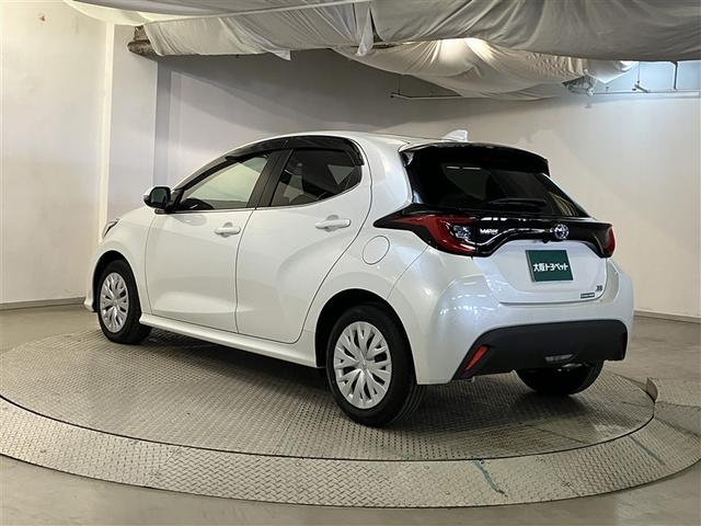 ヤリス ハイブリッドＺ　スマートキー＆プッシュスタート　パワーウィンドウ　フルセグＴＶ　サイドエアバッグ　ナビ＆ＴＶ　ＬＥＤライト　ドラレコ付　パワーステアリング　ＥＴＣ装備　横滑防止装置　メディアプレイヤー接続　クルコン（6枚目）