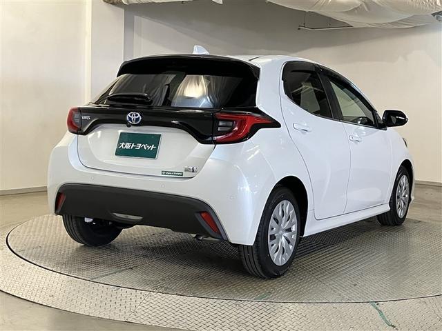 ヤリス ハイブリッドＺ　スマートキー＆プッシュスタート　パワーウィンドウ　フルセグＴＶ　サイドエアバッグ　ナビ＆ＴＶ　ＬＥＤライト　ドラレコ付　パワーステアリング　ＥＴＣ装備　横滑防止装置　メディアプレイヤー接続　クルコン（8枚目）