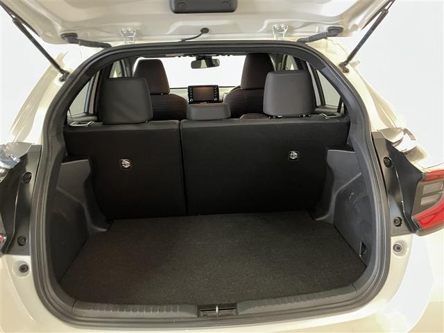 ヤリス Ｚ　ナビＴＶ　パワステ　メディアプレイヤー接続　ＥＳＣ　ＬＥＤライト　地デジテレビ　サイドエアバック　クルーズＣ　リモコンキー　オ－トエアコン　イモビ　ＡＢＳ　エアバッグ　パワーウィンドウ　ＥＴＣ（9枚目）