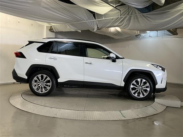 RAV4 G Zパッケージ 横滑り防止 キーレスエントリー 地デジ スマキー クルコン ETC付 リヤカメラ 助手席エアバッグ アルミ LEDランプ オートエアコン 盗難防止システム メモリ-ナビ エアバッグ パワーウィンド(5枚目)