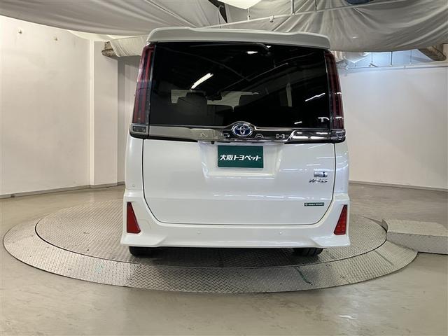 ノア ハイブリッドＳｉ　ダブルバイビーＩＩＩ　リアクーラー　ＥＴＣ車載器　ＬＥＤランプ　Ｂカメラ　ナビＴＶ　フルセグテレビ　オートクルーズコントロール　ＤＶＤ　横滑り防止装置　イモビライザー　キーレス　アルミホイール　エアバッグ　ＡＣ　３列シート（8枚目）