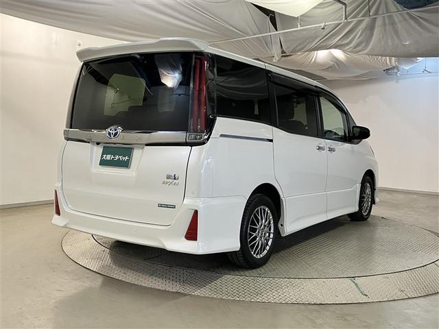ノア ハイブリッドＳｉ　ダブルバイビーＩＩＩ　リアクーラー　ＥＴＣ車載器　ＬＥＤランプ　Ｂカメラ　ナビＴＶ　フルセグテレビ　オートクルーズコントロール　ＤＶＤ　横滑り防止装置　イモビライザー　キーレス　アルミホイール　エアバッグ　ＡＣ　３列シート（9枚目）