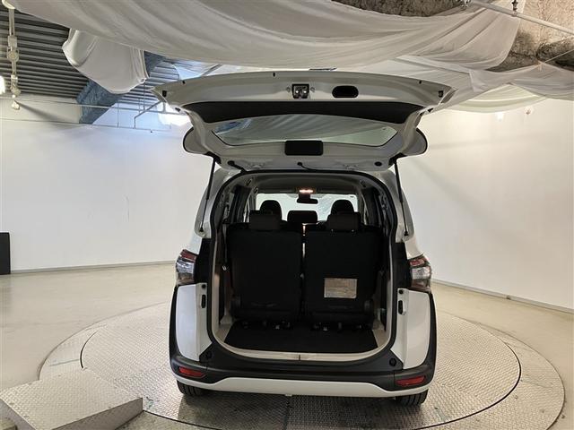 シエンタ G 衝突回避ブレーキ アイドリング フルセグ地デジTV スマートキ キーレスエントリー 助手席エアバック 横滑防止 LEDランプ ウォークスルー ETC車載器 セキュリティアラーム エアコン ナビTV(10枚目)