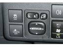 ＧＬ　盗難防止装置　エアバッグ　ＤＶＤ再生　切替４ＷＤ　メモリーナビ　パワーステアリング　フルセグ　ミュージックプレイヤー接続可　助手席エアバック　横滑り防止機能　ＡＢＳ　マニュアルエアコン　ワイヤレスキー（23枚目）