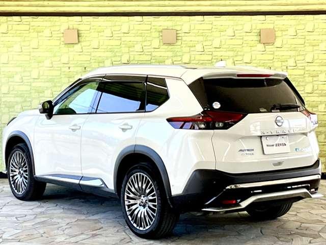 エクストレイル １．５　ＡＵＴＥＣＨ　アドバンスト　パッケージ　ｅ－４ＯＲＣＥ　４ＷＤ　メーカーナビ・サンルーフ・アラウンドビュ（9枚目）