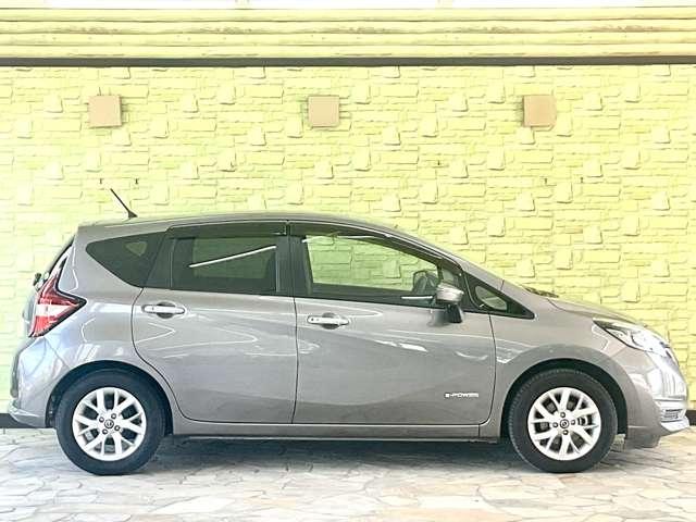 �{�f�B�[�J���[�̓_�[�N���^���O���[�ł��I