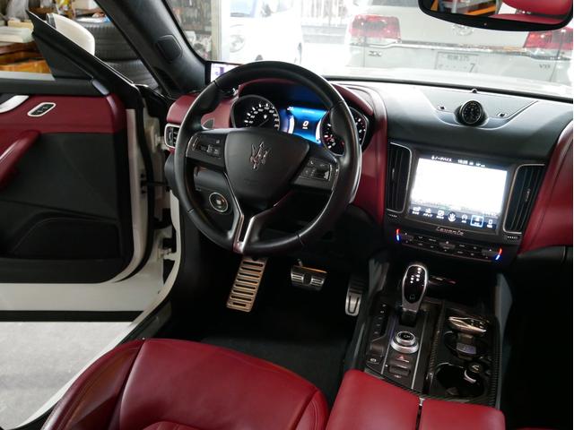 ベースグレード 左ハンドル 正規ディーラー車 禁煙車 赤革シート サンルーフ 純正ナビ 地デジTV ETC バックカメラ コーナーセンサー スマートキー プッシュスタート ドライブレコーダー レーダー探知機(31枚目)