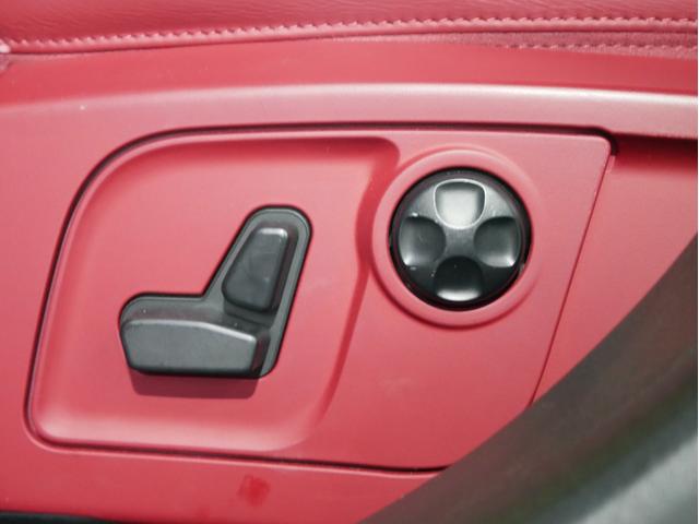 ベースグレード 左ハンドル 正規ディーラー車 禁煙車 赤革シート サンルーフ 純正ナビ 地デジTV ETC バックカメラ コーナーセンサー スマートキー プッシュスタート ドライブレコーダー レーダー探知機(39枚目)