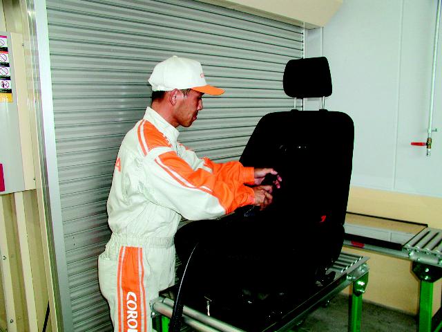 Si ダブルバイビーII フルセグ メモリーナビ DVD再生 バックカメラ 衝突被害軽減システム ETC 両側電動スライド LEDヘッドランプ ウオークスルー 乗車定員7人 3列シート ワンオーナー フルエアロ(27枚目)