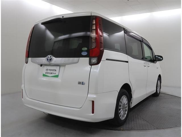 ノア ハイブリッドＧ　フルセグ　メモリーナビ　ＤＶＤ再生　ミュージックプレイヤー接続可　バックカメラ　ＥＴＣ　電動スライドドア　ＬＥＤヘッドランプ　乗車定員７人　３列シート（4枚目）