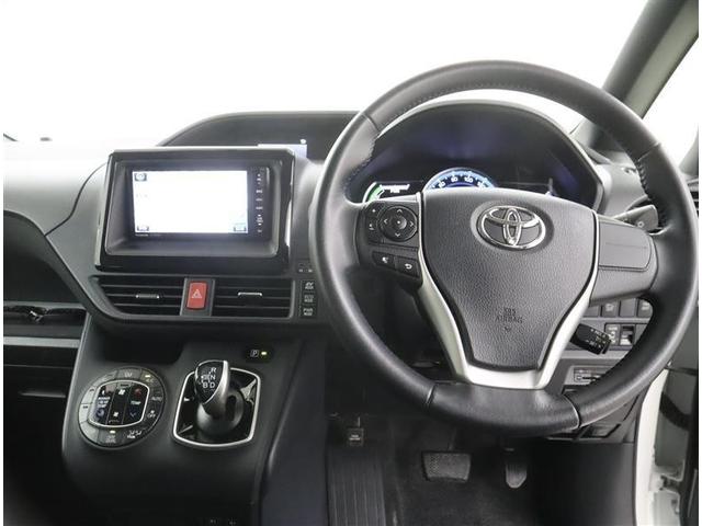 ノア ハイブリッドＧ　フルセグ　メモリーナビ　ＤＶＤ再生　ミュージックプレイヤー接続可　バックカメラ　ＥＴＣ　電動スライドドア　ＬＥＤヘッドランプ　乗車定員７人　３列シート（10枚目）