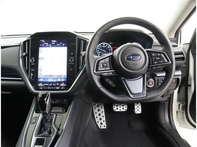 �^�]�ȑ����猩���ʐ^�ł��A���ԂɃ}�b�`���O����悤�Ƀf�U�C�����ꂽ�C���p�l�I��R�̃X�C�b�`�ނ��^�]����������g���₷���ʒu�ɔz�u����Ă��܂��ˁI