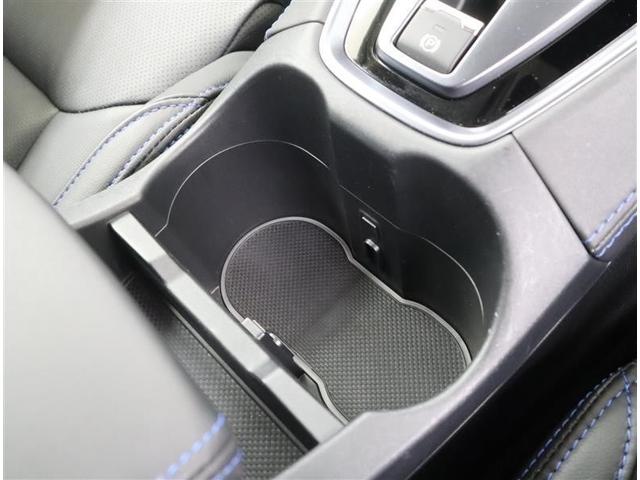 �����Ɏ�̓͂��Ƃ���ɃJ�b�v�z���_�[���ݒu����Ă��܂��B