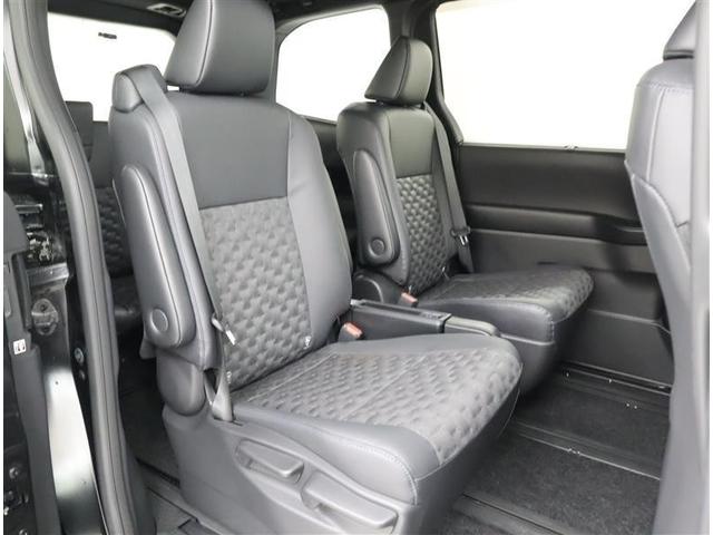 ヴォクシー ハイブリッドＳ－Ｚ　トヨタ認定中古車　フルセグ　ＤＶＤ再生　ミュージックプレイヤー接続可　バックカメラ　衝突被害軽減システム　ＥＴＣ　ドラレコ　両側電動スライド　ＬＥＤヘッドランプ　乗車定員７人　３列シート　ワンオーナー（7枚目）