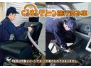 見えないところまで徹底洗浄!中古車をキレイで気持ちよくお乗りいただけるよう、トヨタ認定中古車はしっかりクリーニング。エンジンルームやシートを外した洗浄まで目に見えないところまで徹底的に洗浄しています。