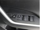 《パワーウインドウスイッチ》車の基本装備のひとつのパワーウインドウです。オート機能もあって、押し方の強弱で調整も出来ます。