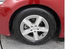 純正アルミホイール装備、外観をスタイリッシュに演出